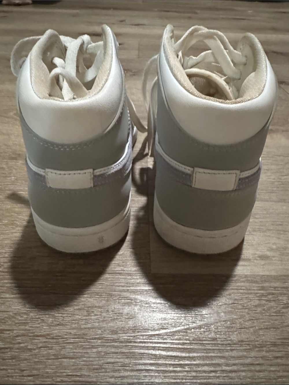 Air Jordan Mid 1 wolf grey aluminum sneakers size 7 - Picture 4 of 5
